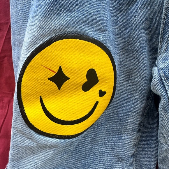 SHEIN KIDS Smiley Face Jeans - Picture 2 of 4